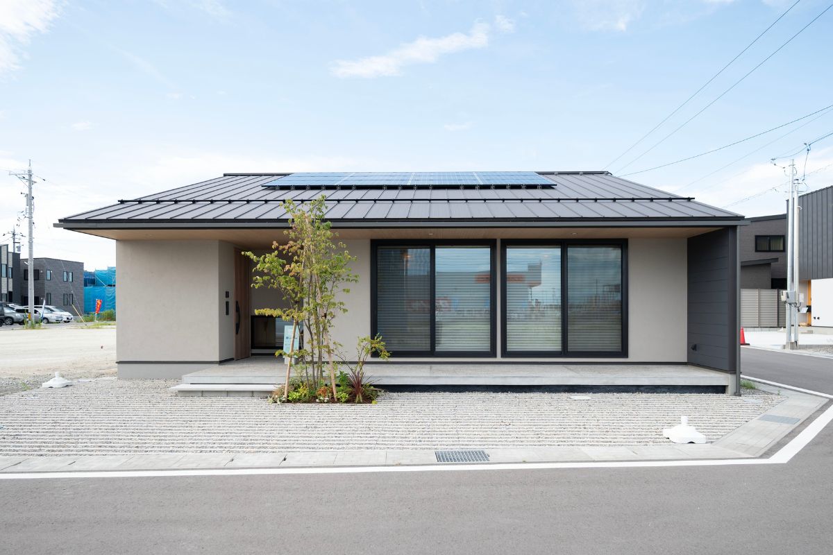 かほく市内日角モデルハウス『賢く、美しく、永く住まう。大人のための上質な平屋』